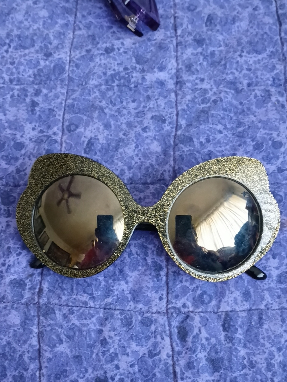 Glitter Cat-Eye Round Sunglasses in Gold